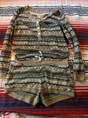 DKNY Brown Cream Patterned Knit Henley deliciously fuzzy Sweater Jumper romper